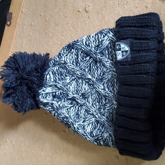 2 S.A. Fishing Co beanies - Picture 2 of 5